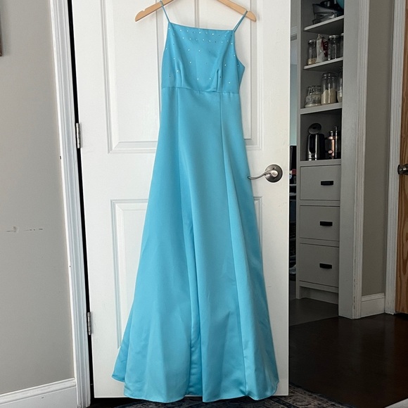 Zum Zum by Niki Livas Dresses & Skirts - Zum Zum by Niki Livas Blue tie back rhinestone gown, bridesmaid prom Dress Sz 6